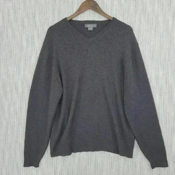 Eddie Bauer 100% Merino Wool Men's Sweater Size L V neck Gray - Picture 1 of 6
